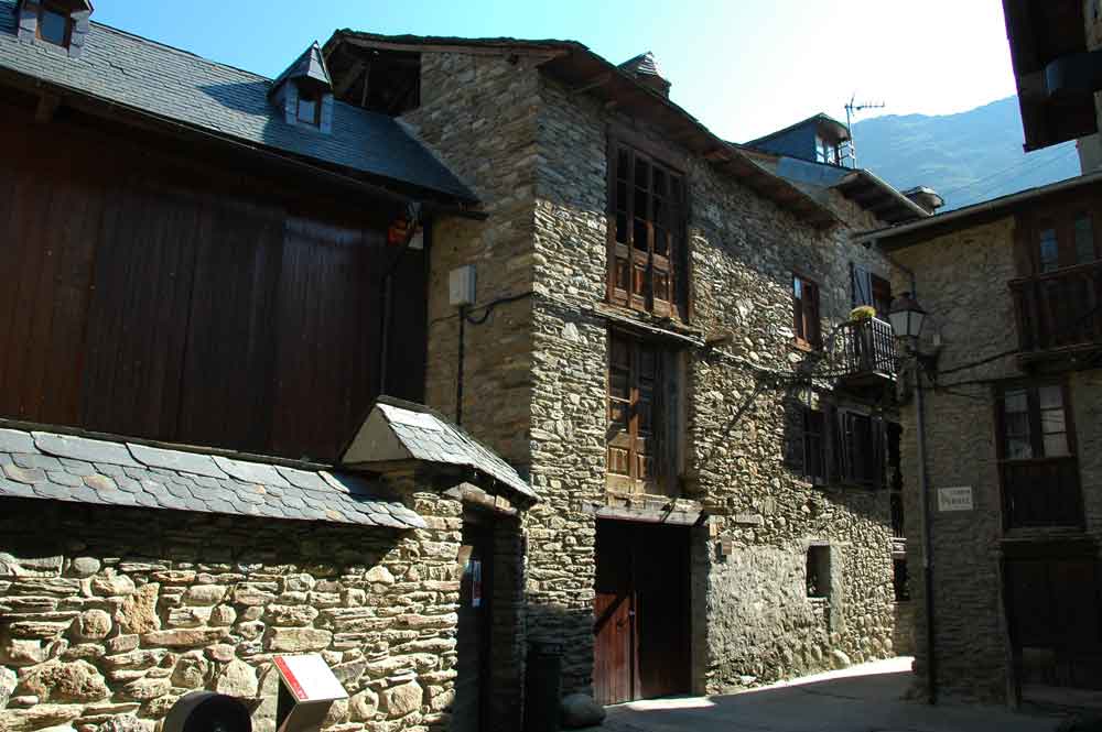 Lleida - Esterri d'Aneu - casa Gassia.jpg